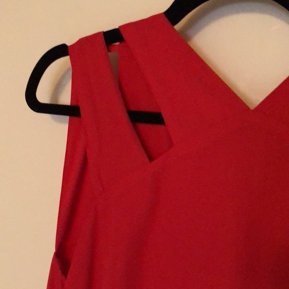 High low shift dress with pretty neckline - Picture 2 of 6